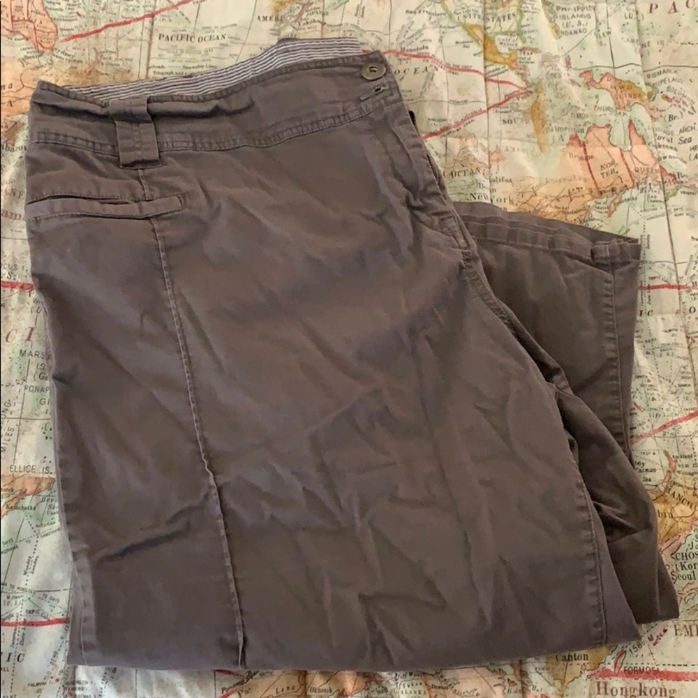 Gently used brown Avenue cropped pants size 24